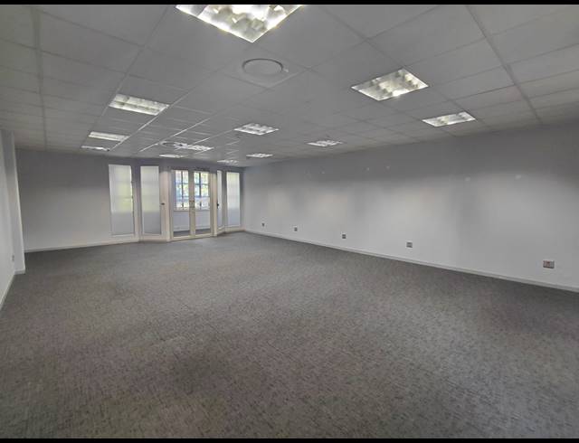112M² OFFICE TO LET IN BRYANSTON